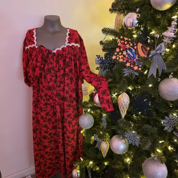 Secret Treasures Red and Black Floral Pajama Dress - Picture 1 of 10